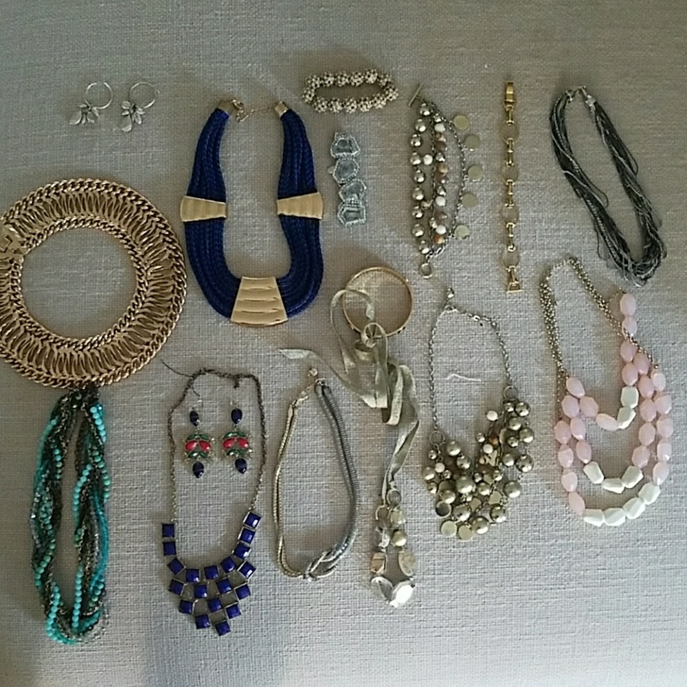 16 pieces of jewelry